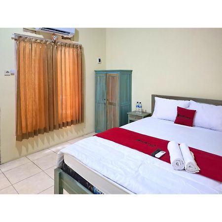 Reddoorz Near Alun Alun Jepara Kesembu Kültér fotó
