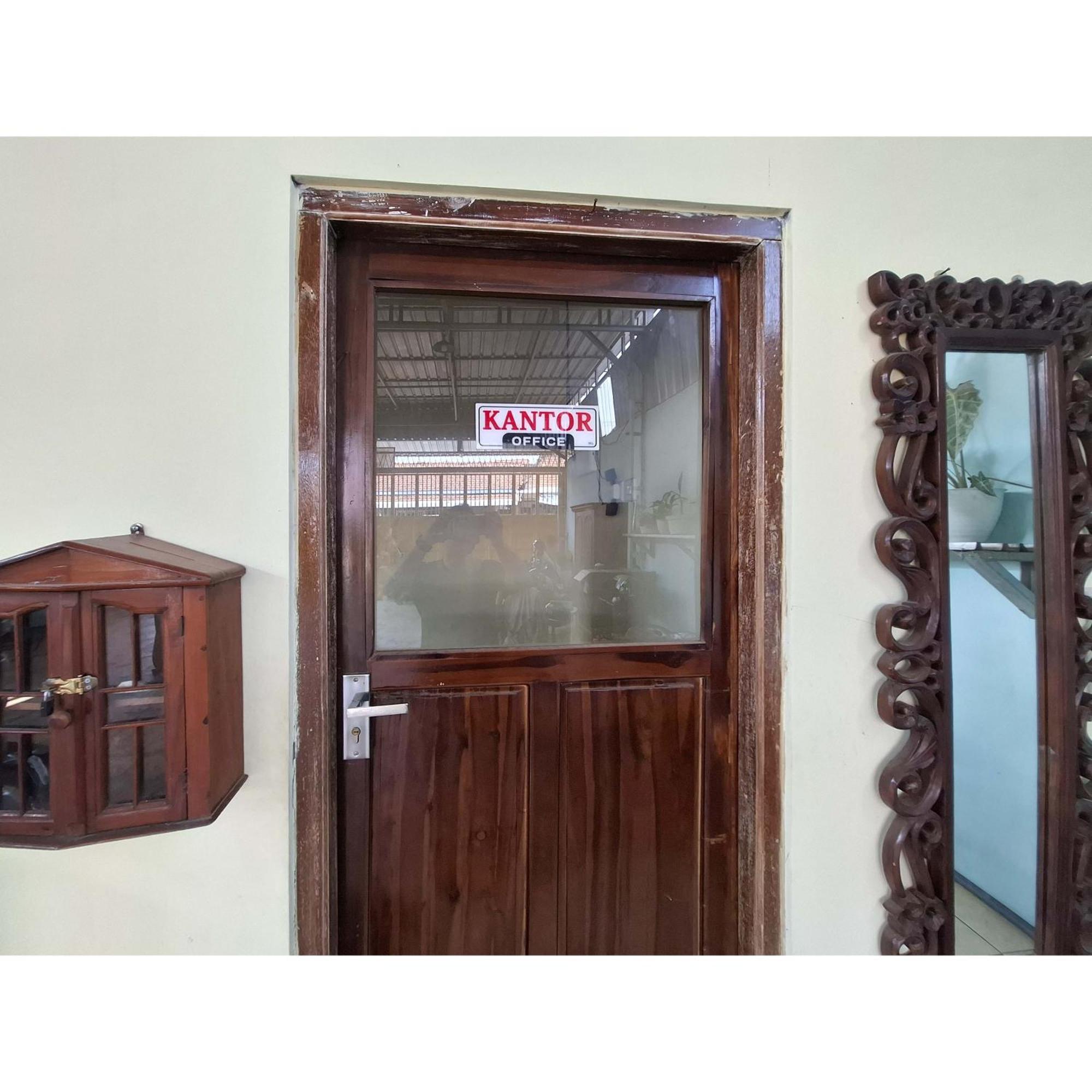 Reddoorz Near Alun Alun Jepara Kesembu Kültér fotó